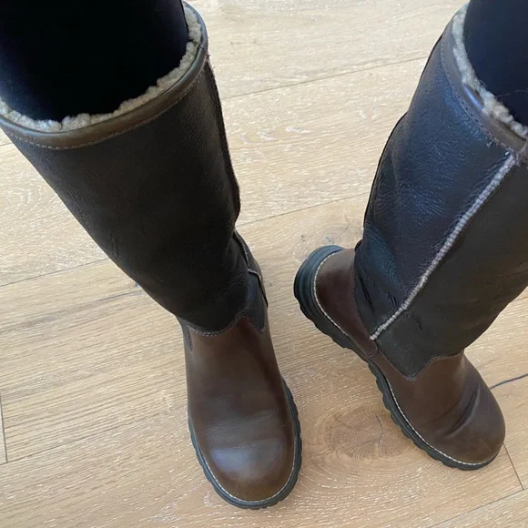 *FLAW* UGG BROOKS (BROWN) LEATHER SHEARLING TALL BOOTS (8) **PRICE FIRM** - Picture 7 of 12